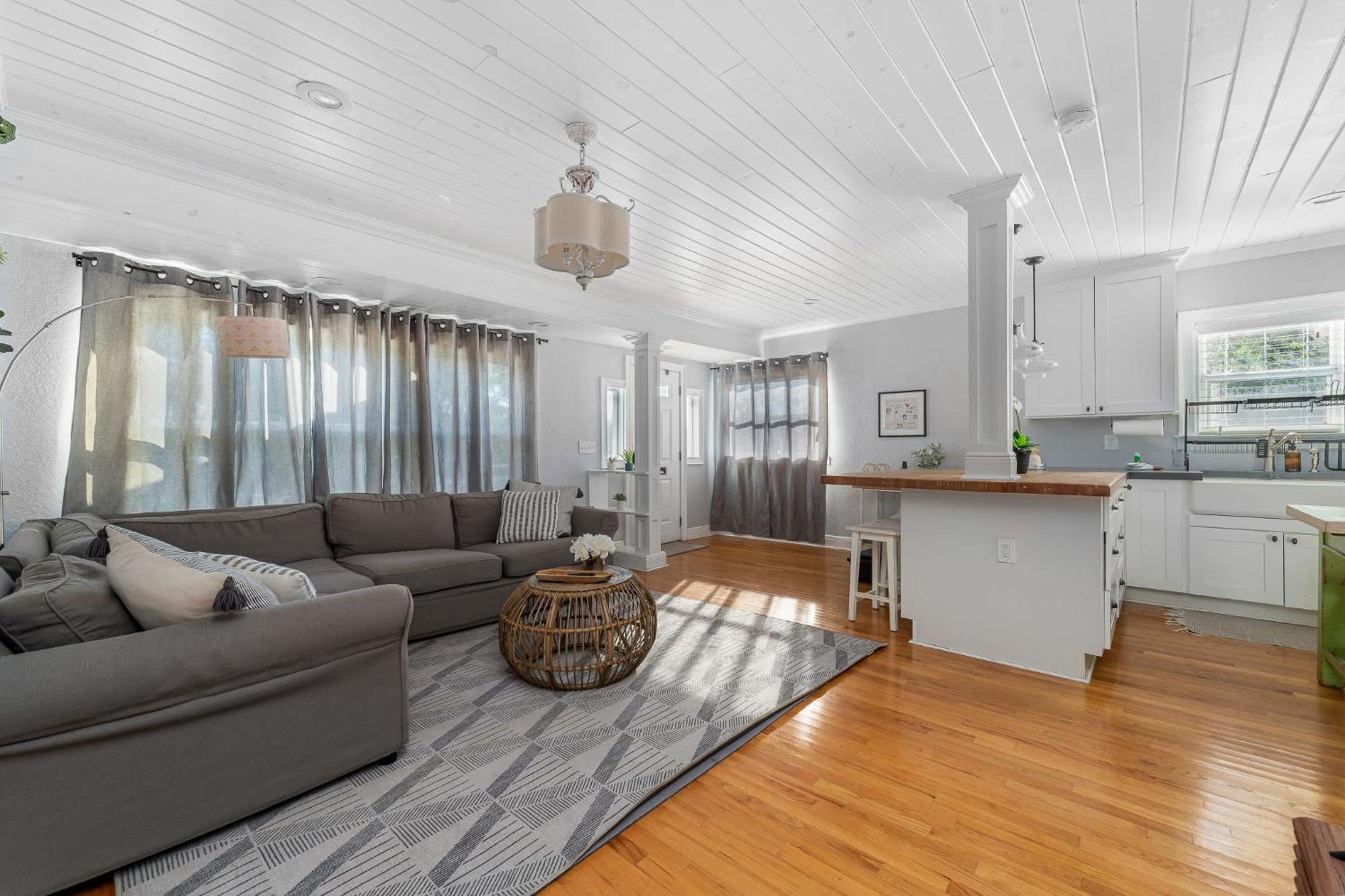 Tiny W Mil - 3 Mi To Dt Holiday home