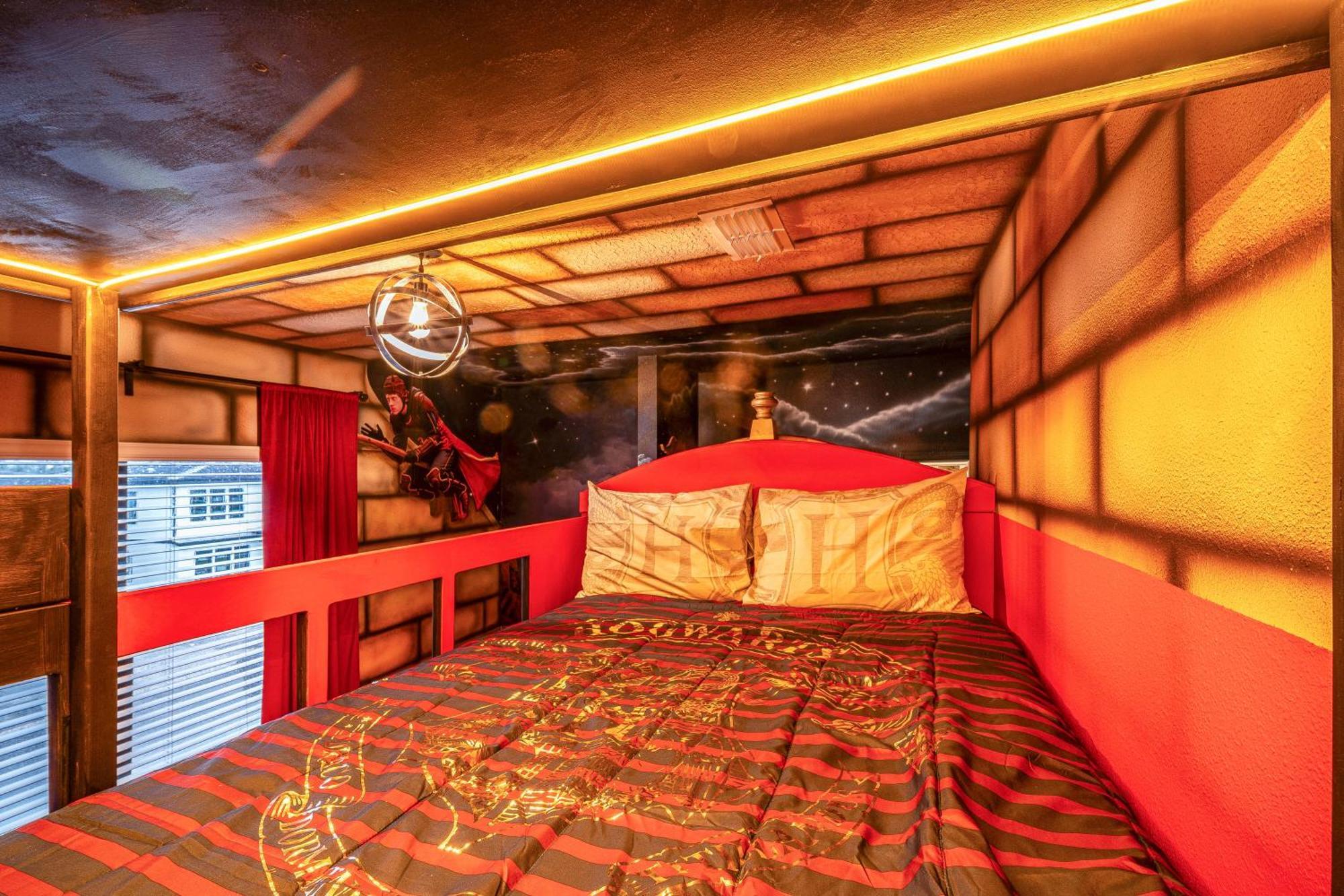 Luxury Meets Adventure 8br With Themed Holiday home