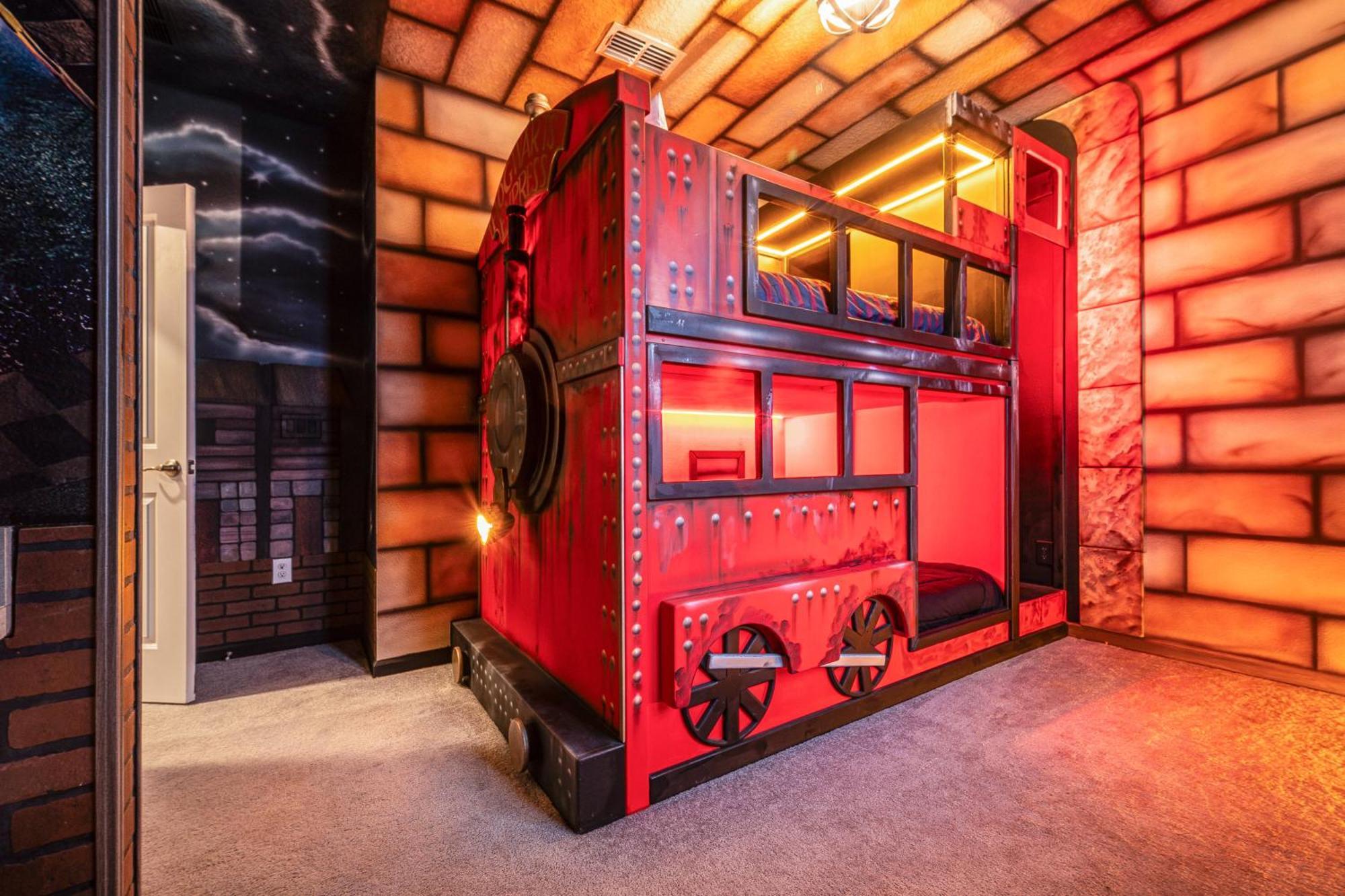 Luxury Meets Adventure 8br With Themed Holiday home