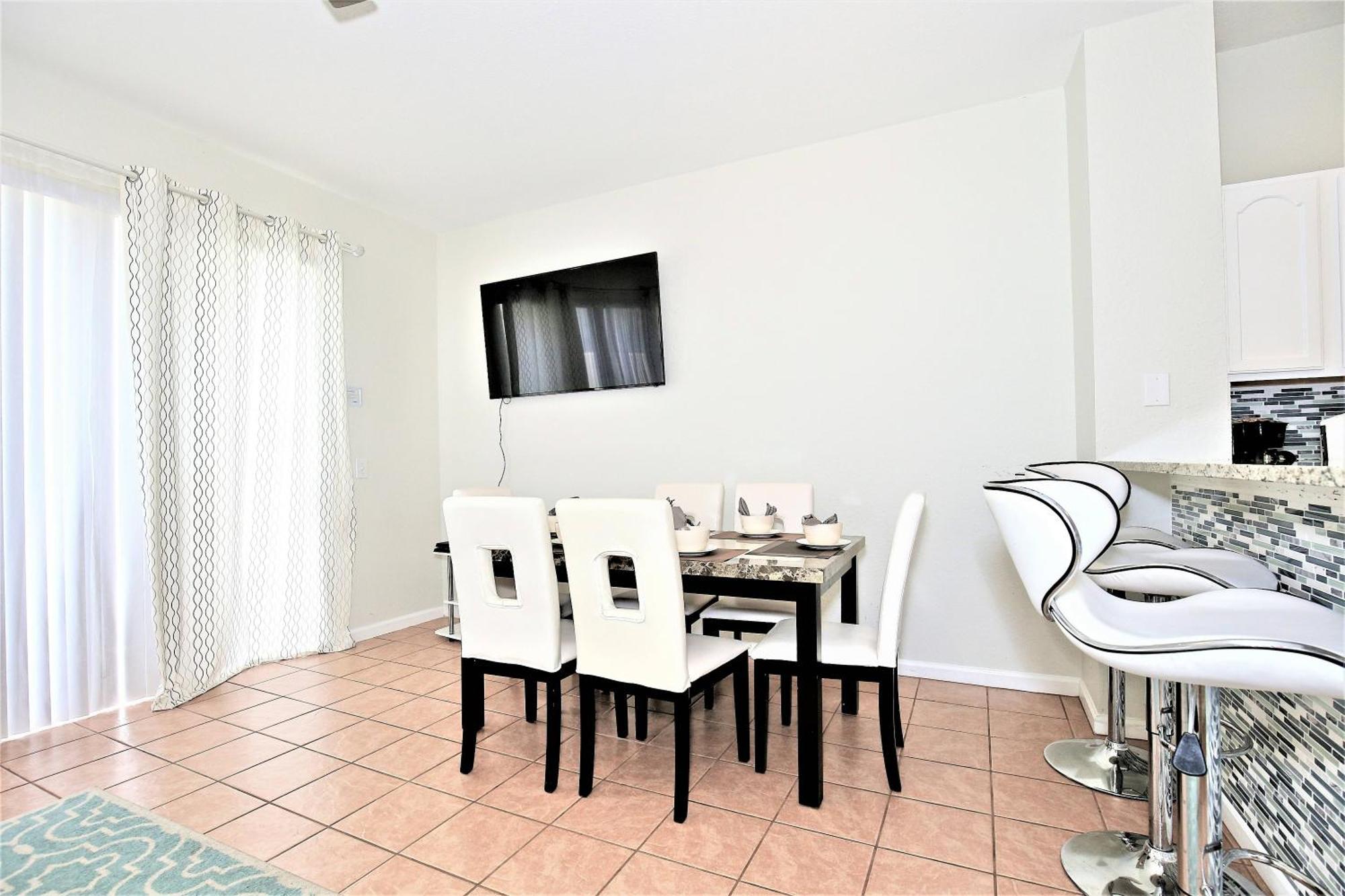 Alluring Townhome Heated Pool Waterpark Holiday home