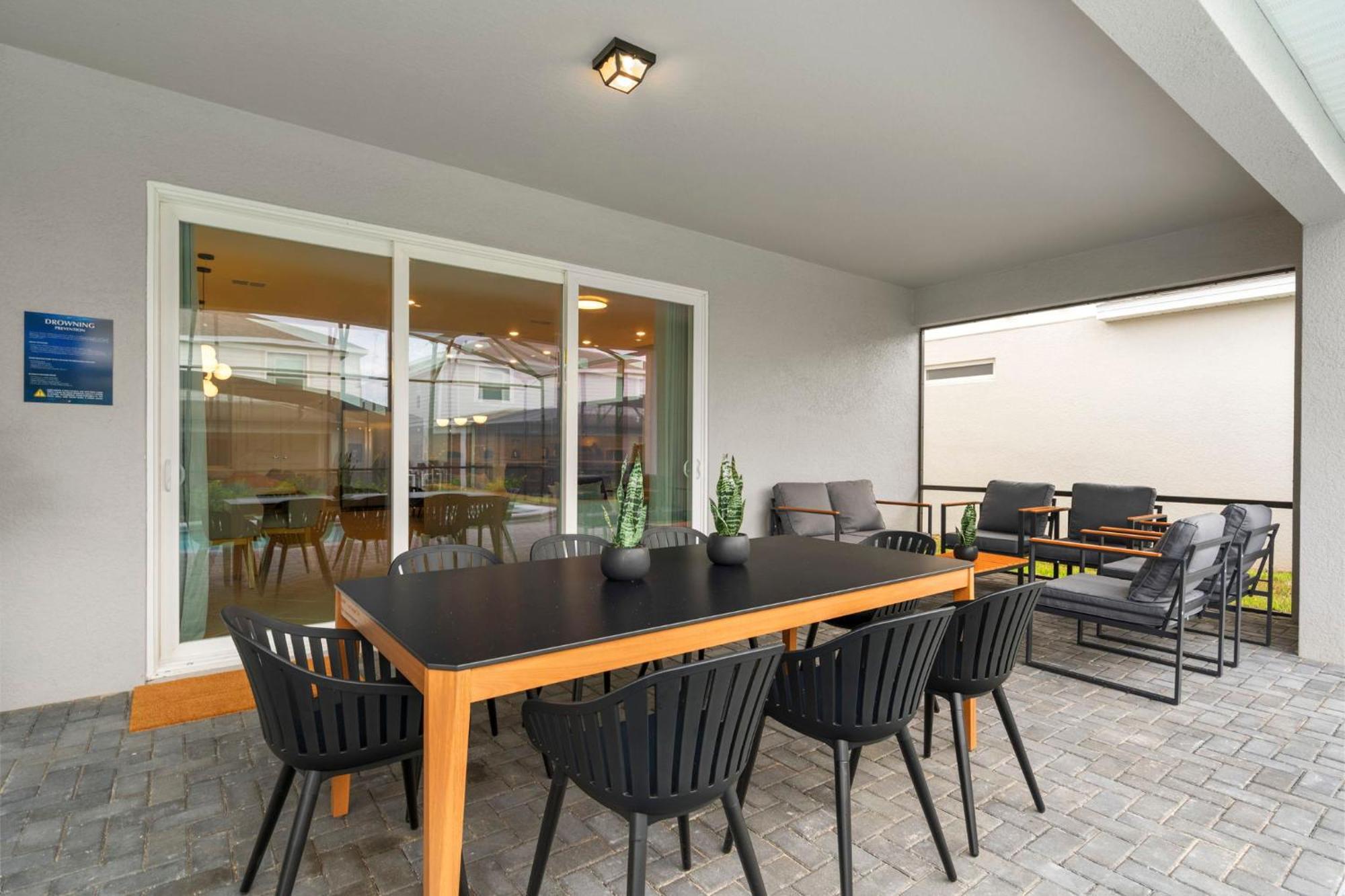 10 Bedroom- 8 Bathroom- Windsor Cay 16276sk Holiday home