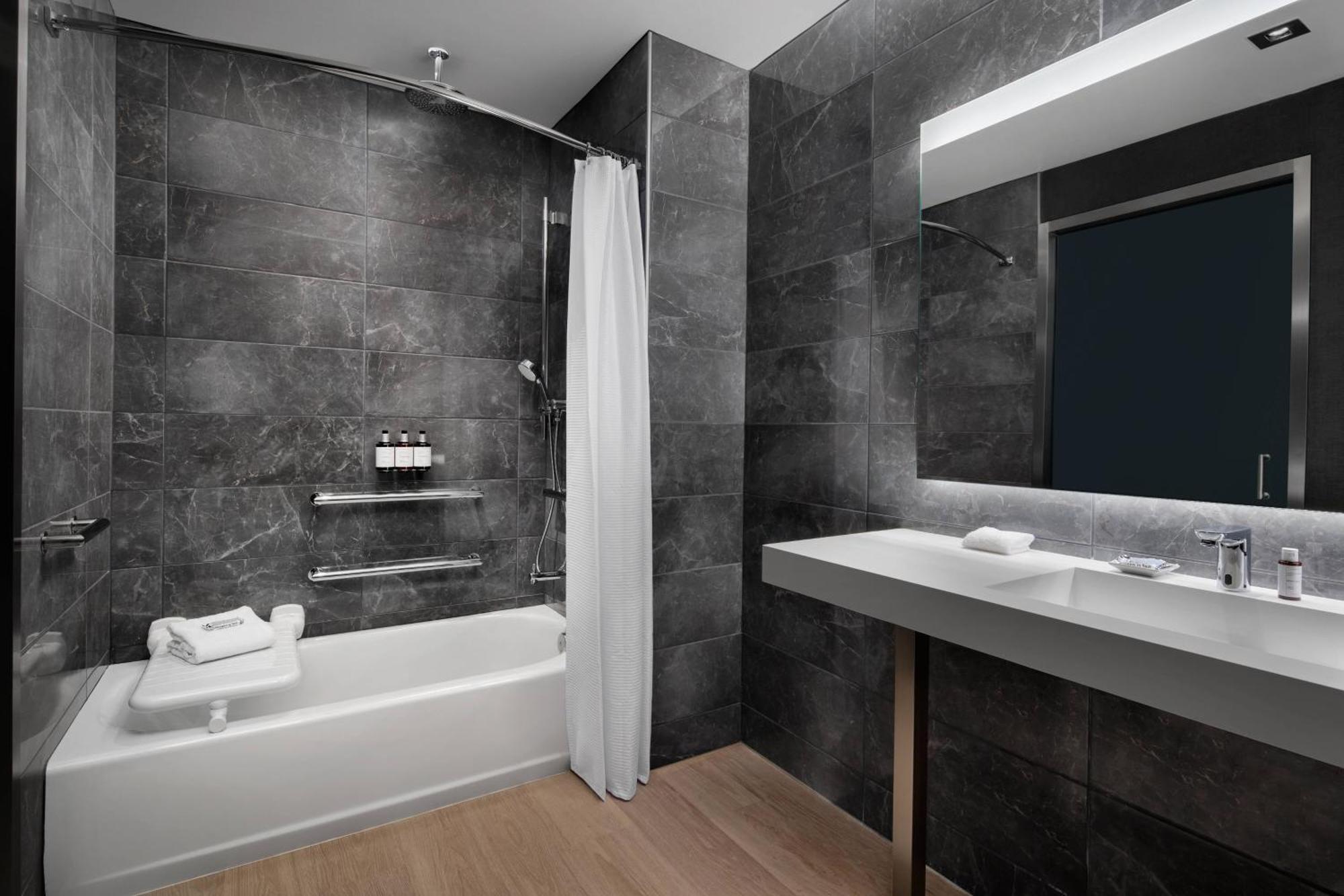 Hotel Ac By Marriott Downtown 2*