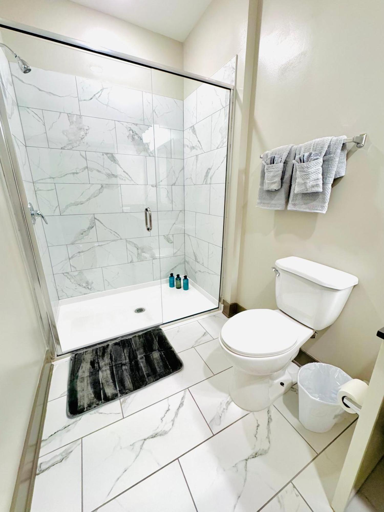 Apartment Full Apartment, Pet-friendly, King Bed, 15 Min To Parks, Resort-style Amenities *