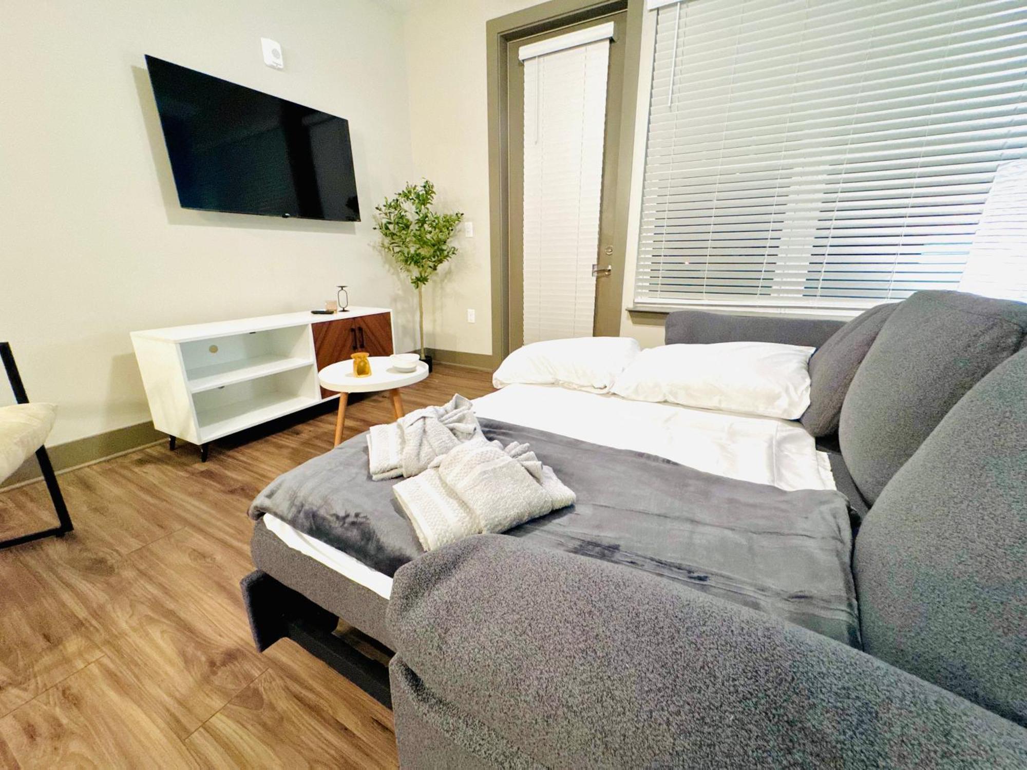 Full Apartment, Pet-friendly, King Bed, 15 Min To Parks, Resort-style Amenities Apartment Orlando