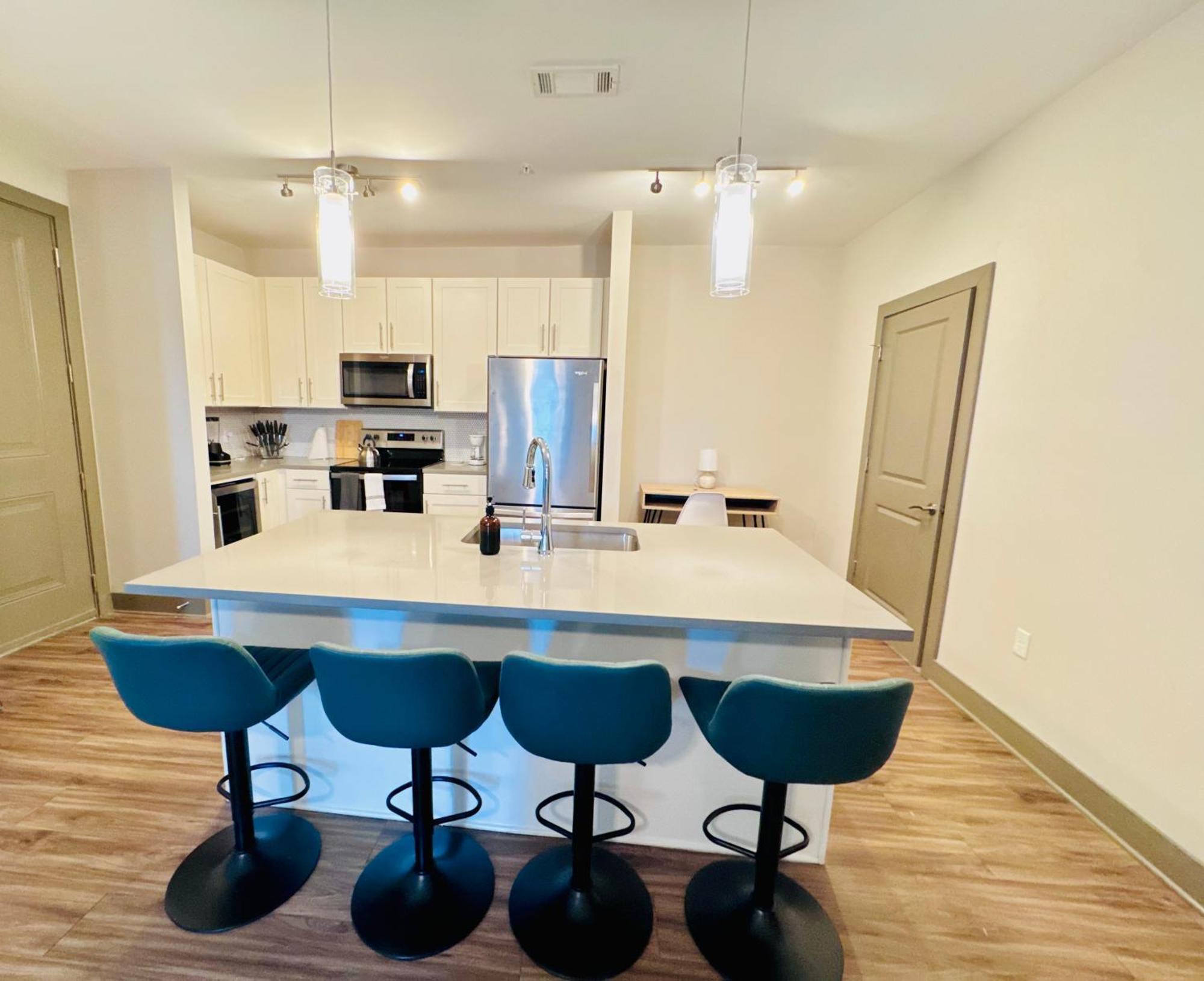 Full Apartment, Pet-friendly, King Bed, 15 Min To Parks, Resort-style Amenities Apartment *