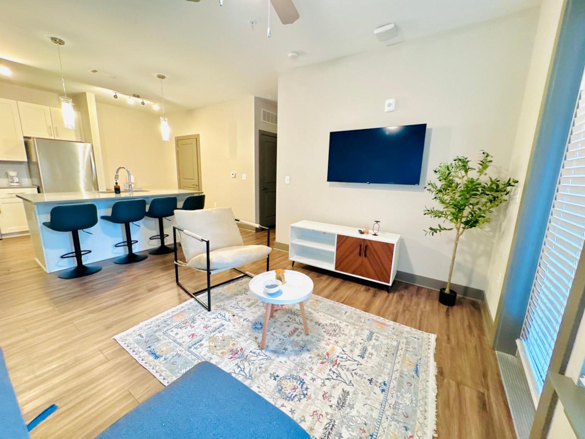 Full Apartment, Pet-friendly, King Bed, 15 Min To Parks, Resort-style Amenities Apartment