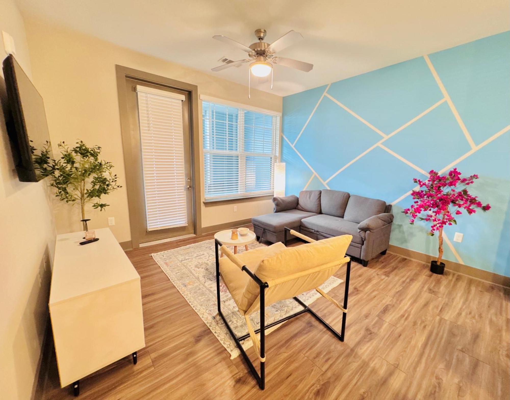Apartment Full Apartment, Pet-friendly, King Bed, 15 Min To Parks, Resort-style Amenities
