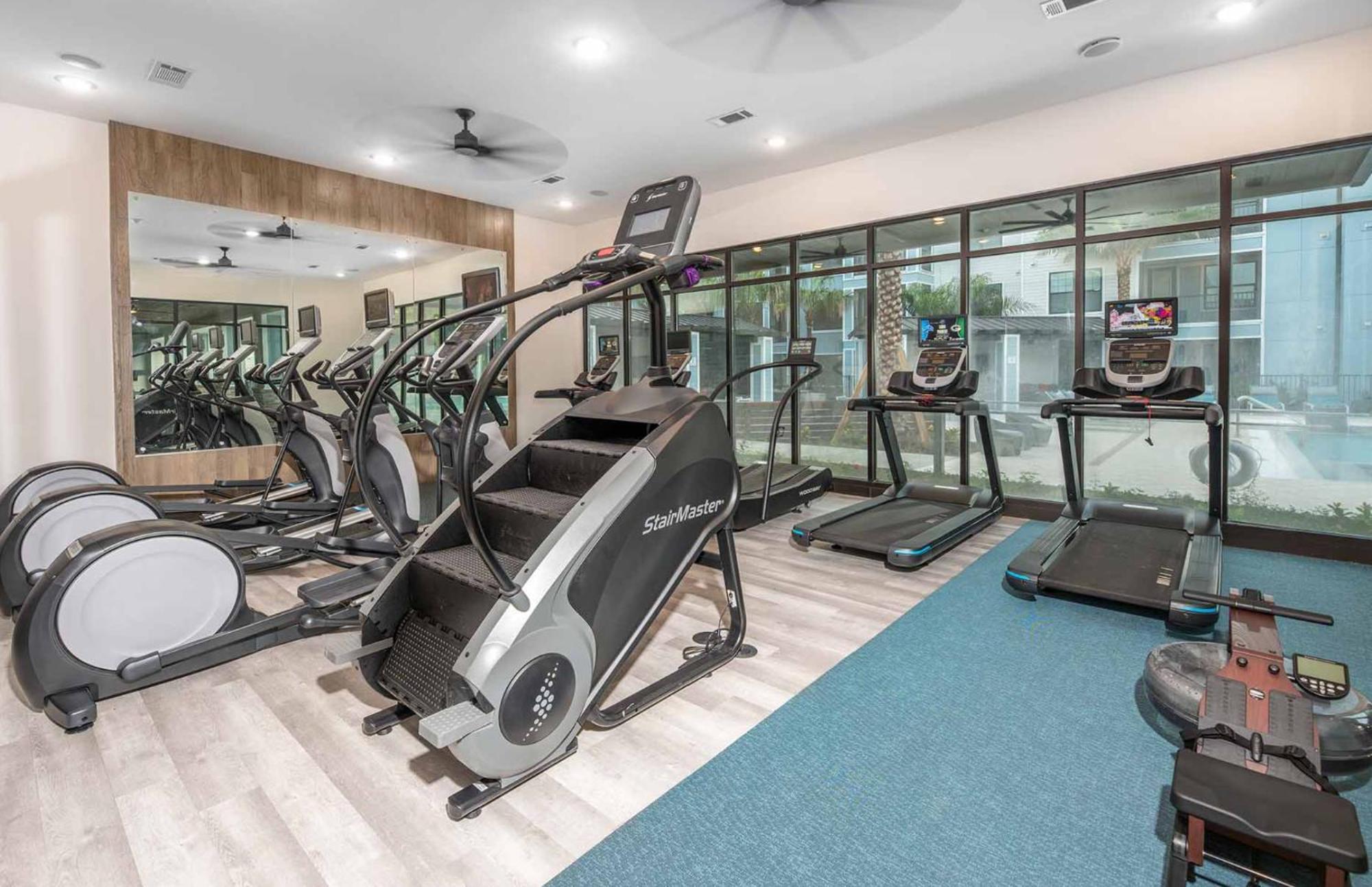 Full Apartment, Close To Parks King Bed Pet-friendly Amenities * Orlando