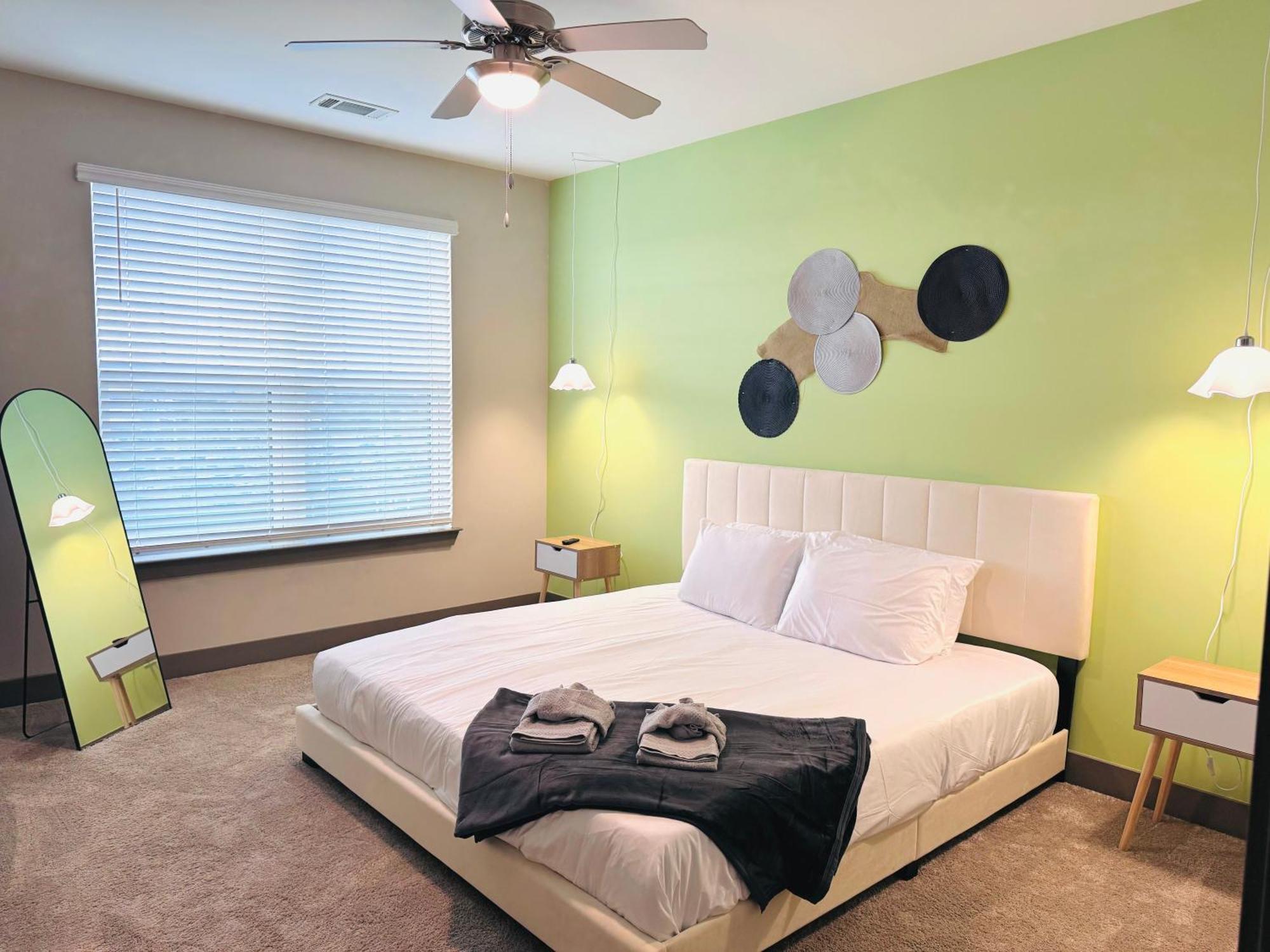 Apartment Full Apartment, Close To Parks King Bed Pet-friendly Amenities