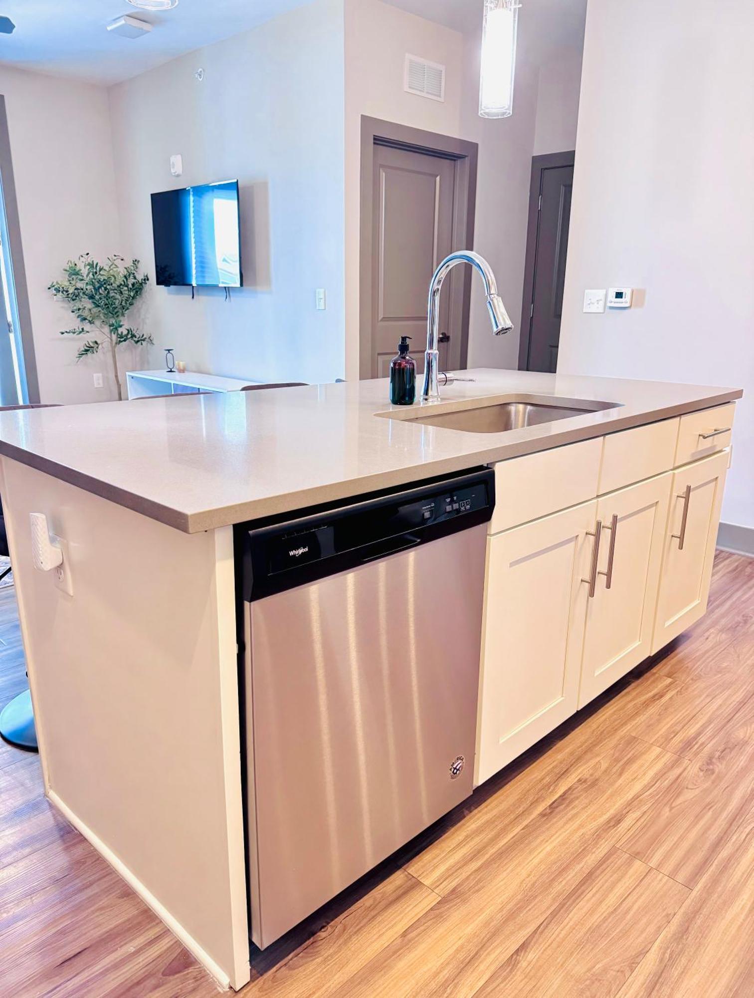 Apartment Full Apartment, Close To Parks King Bed Pet-friendly Amenities
