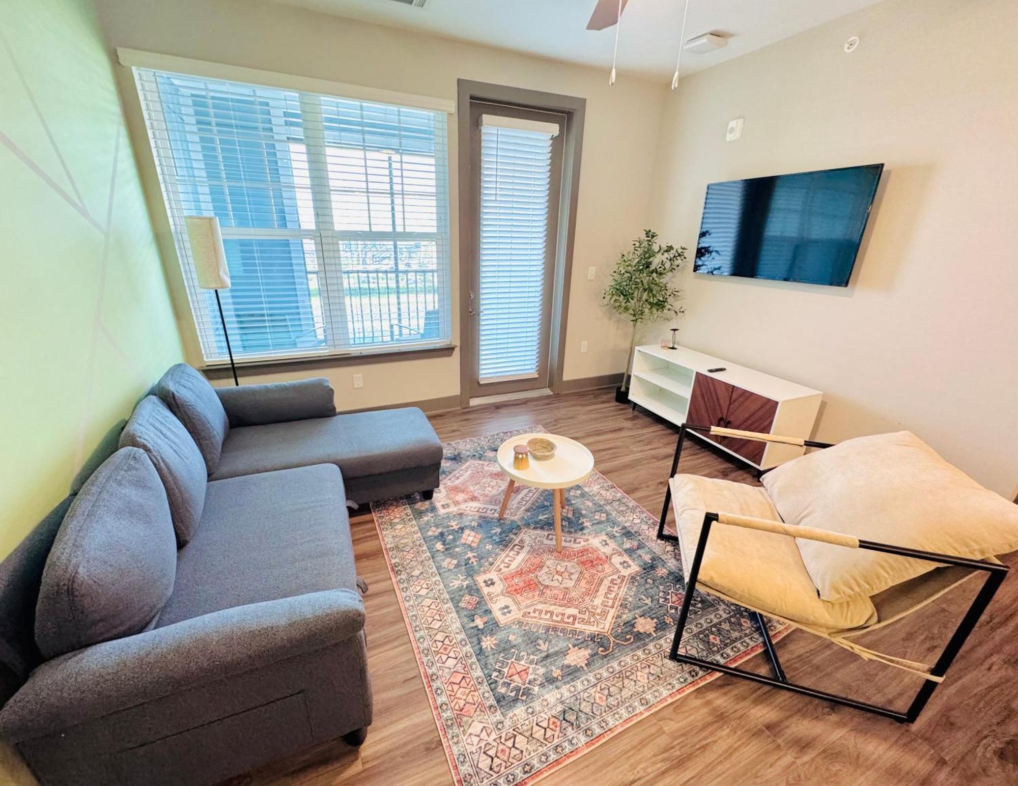 Full Apartment, Close To Parks King Bed Pet-friendly Amenities Orlando