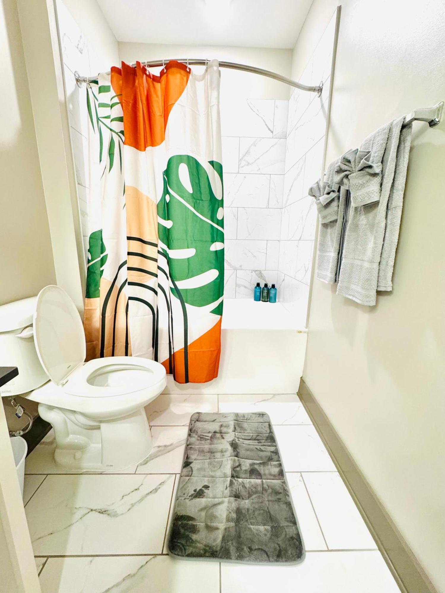 Full Apartment, Close To Parks King Bed Pet-friendly Amenities Apartment Orlando