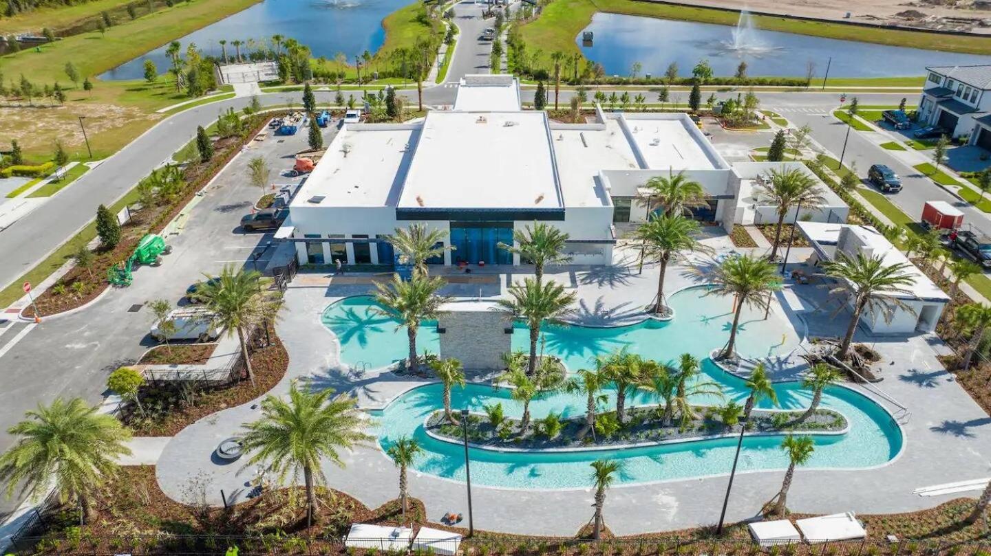 Paradiso Grand 6 Bedroom Holiday home *