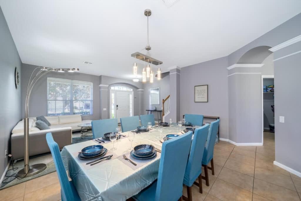 Luxury 6 Bedroom Pool In Windsor Hills Holiday home