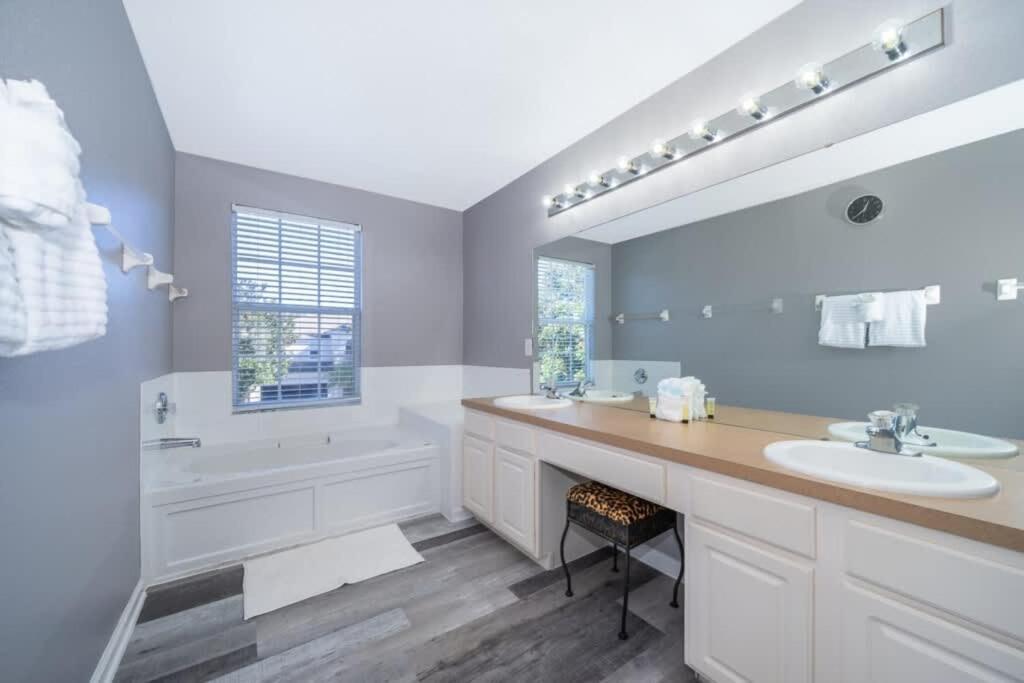 Holiday home Luxury 6 Bedroom Pool In Windsor Hills *