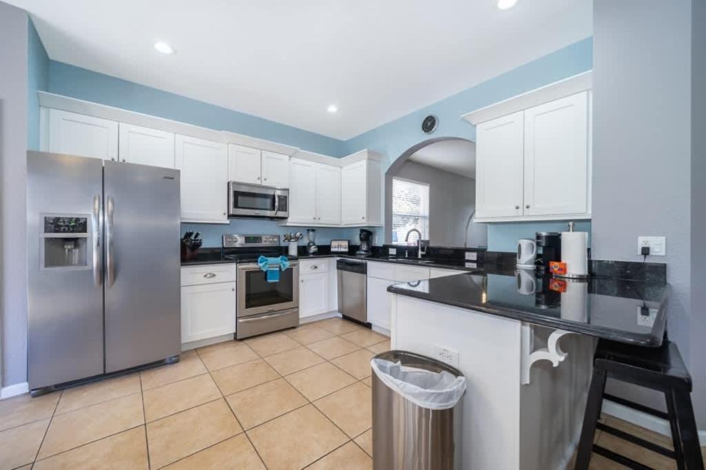 Luxury 6 Bedroom Pool In Windsor Hills