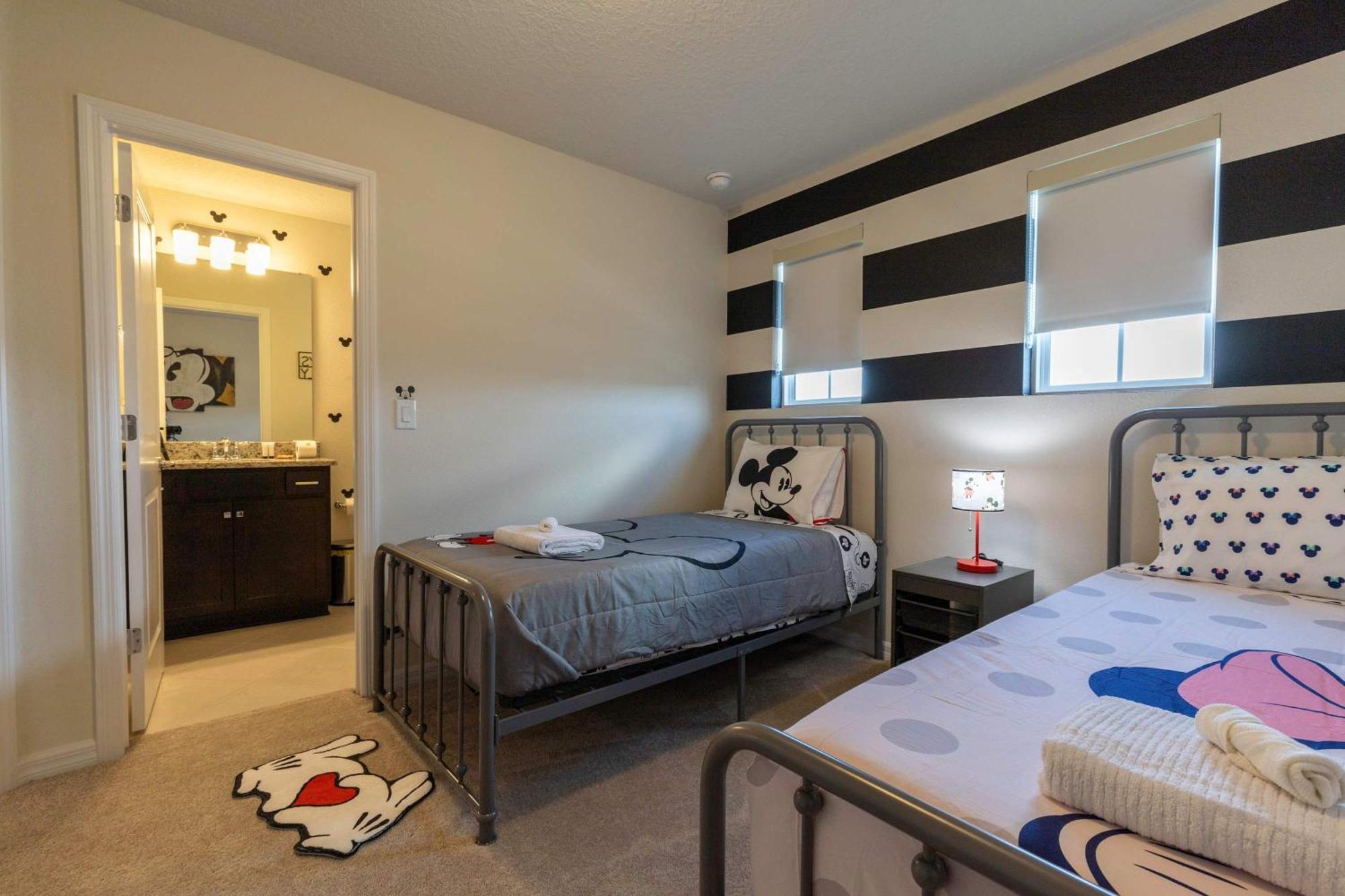 Family Friendly 5br Pool Patio & For 10 Holiday home *