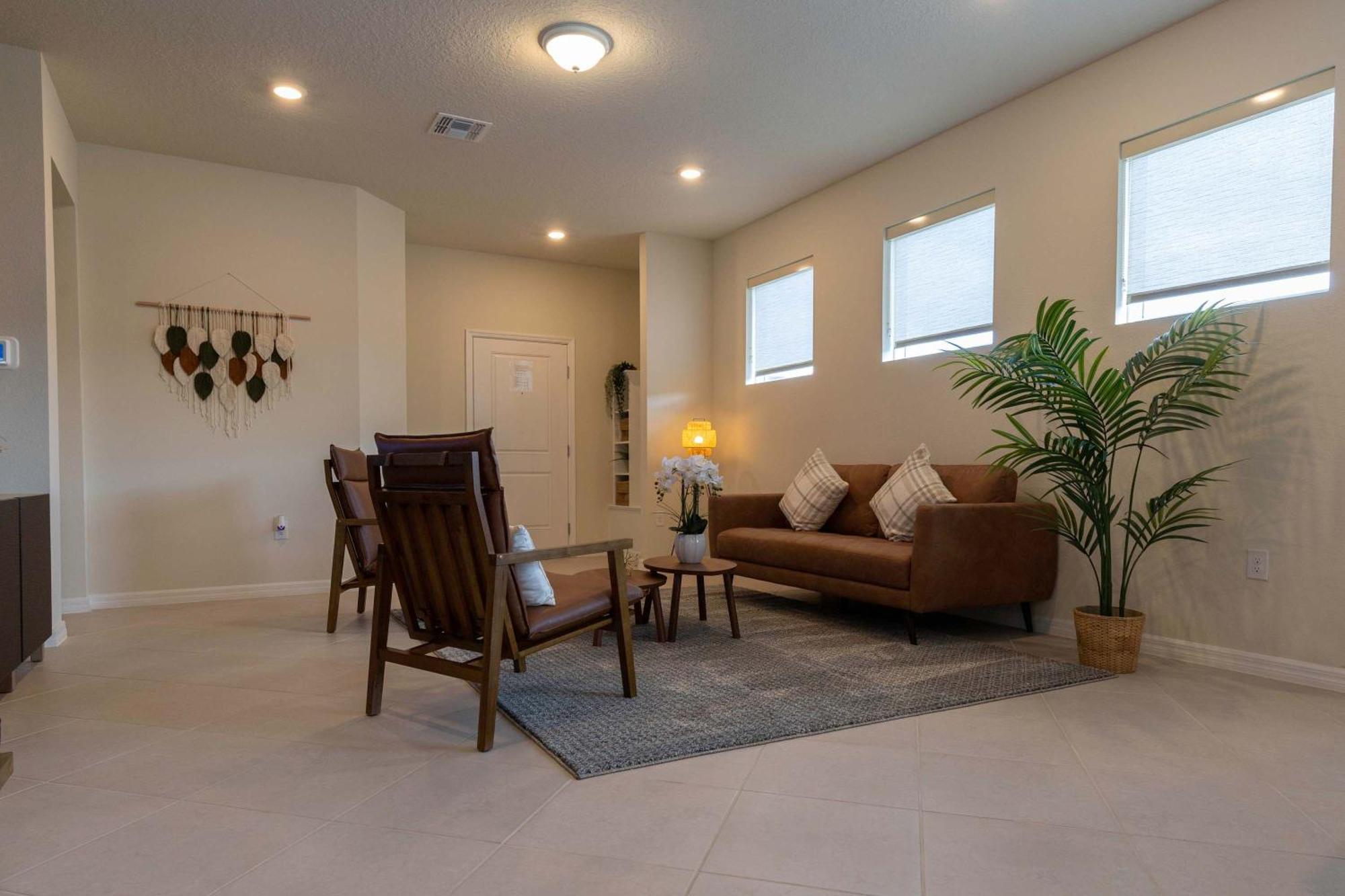 Holiday home Family Friendly 5br Pool Patio & For 10 *
