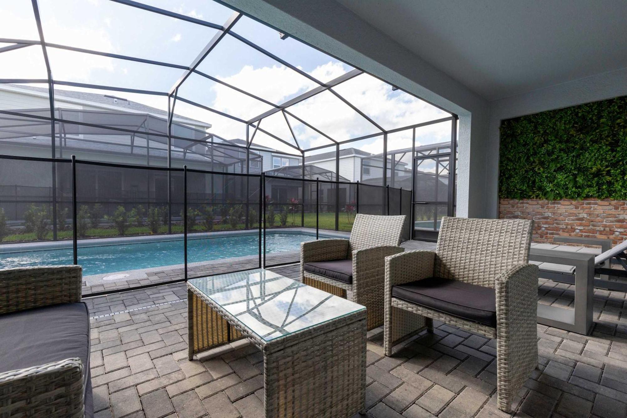 Family Friendly 5br Pool Patio & For 10 Holiday home Orlando
