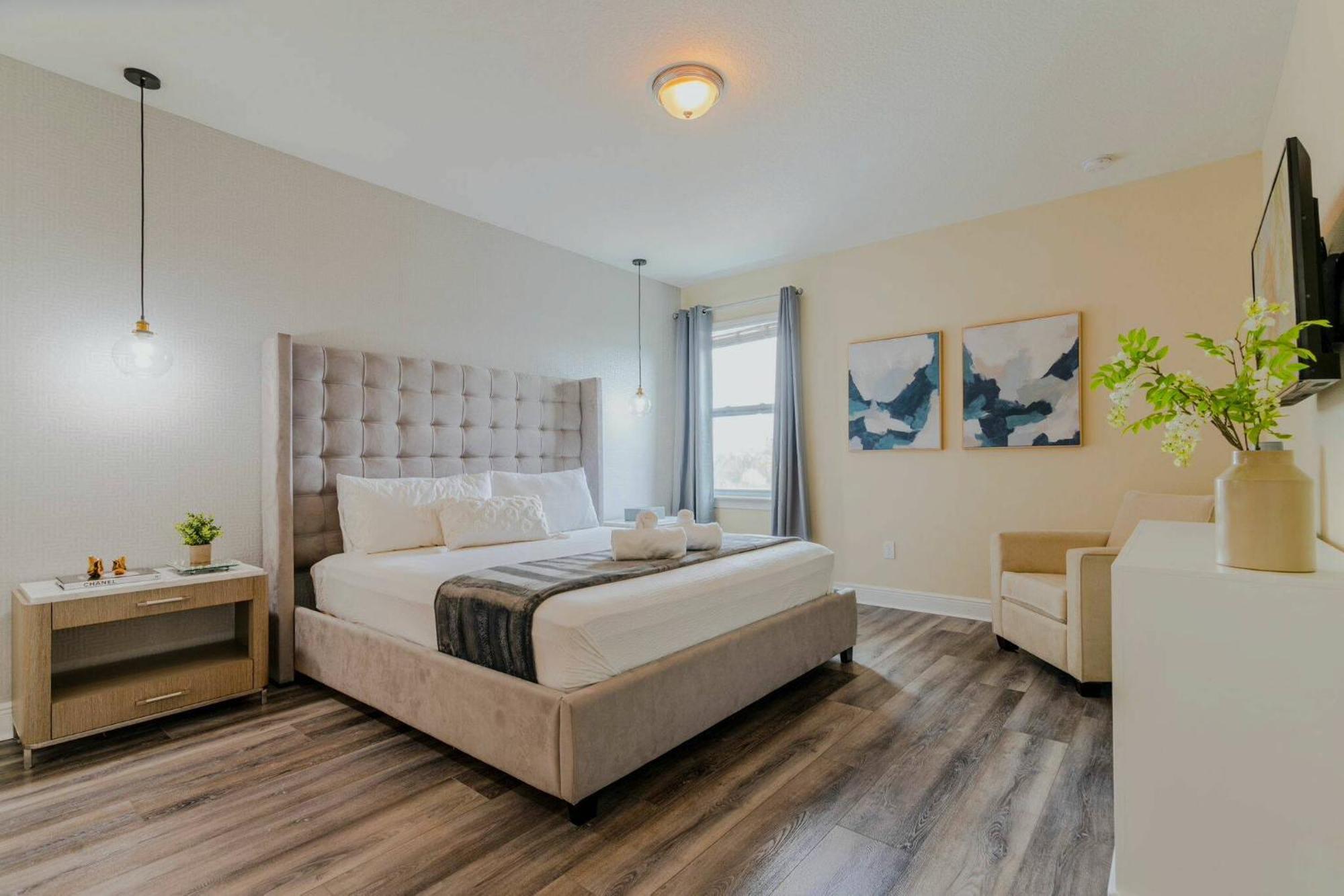 Holiday home Encore 6 Bedroom Vacation With Pool 2300