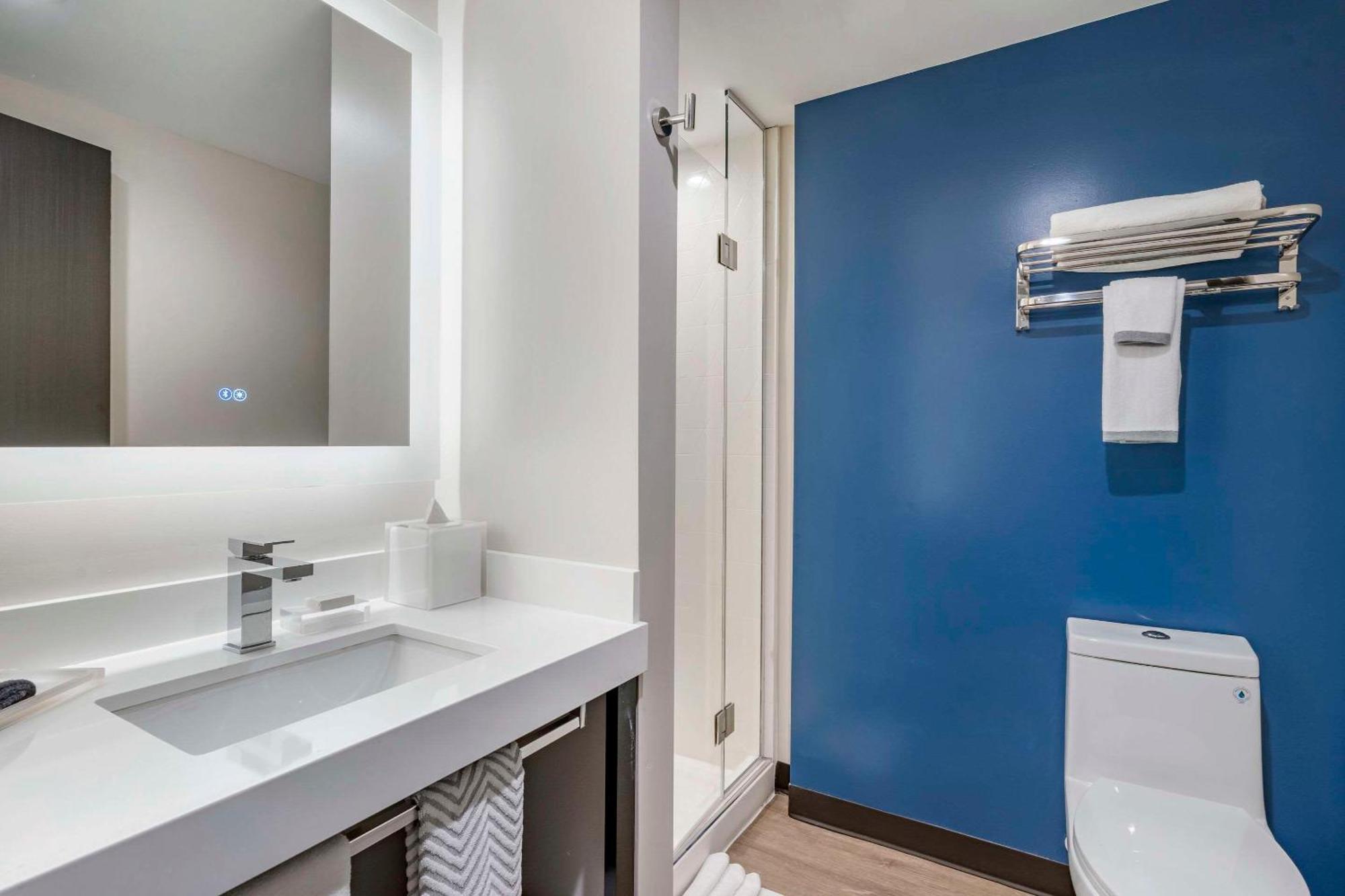 Cambria Near Universal Theme Parks Hotel 4*