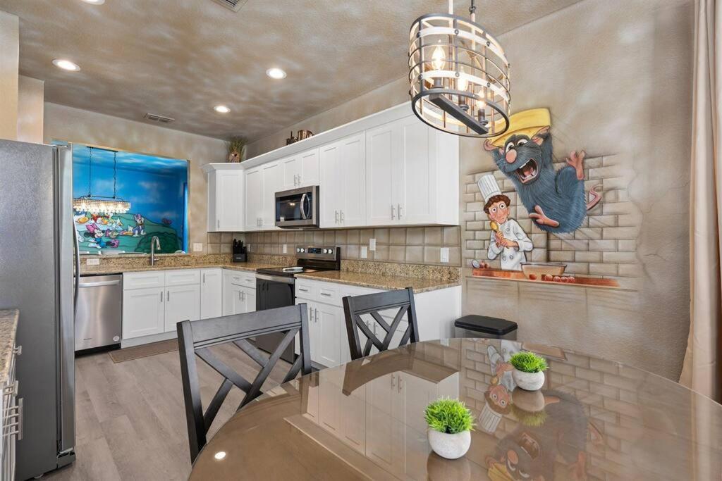Free Arcade! Themed! South Facing Pool! Holiday home