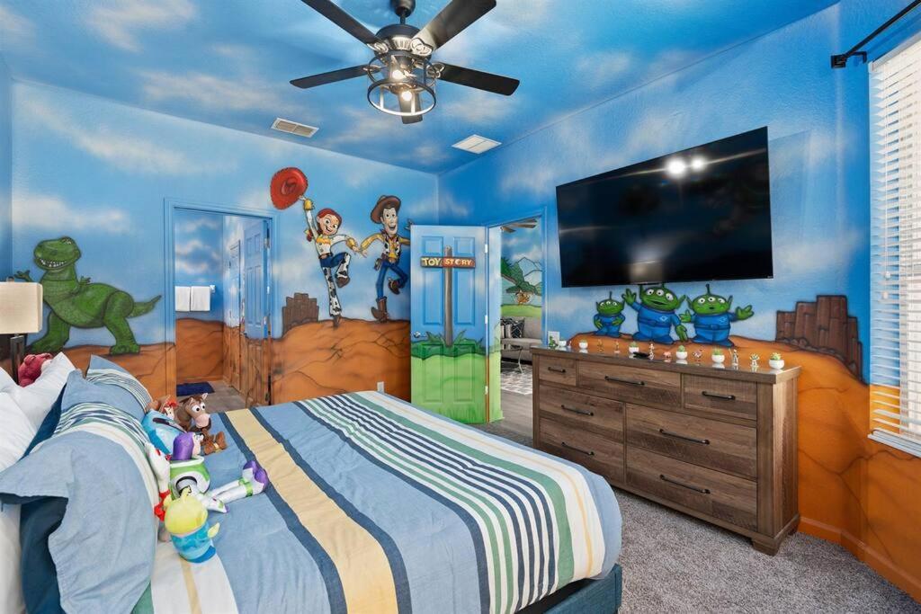 Free Arcade! Themed! South Facing Pool! Holiday home *