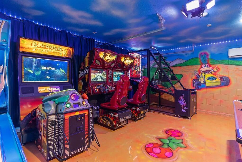Free Arcade! Themed! South Facing Pool! Holiday home *