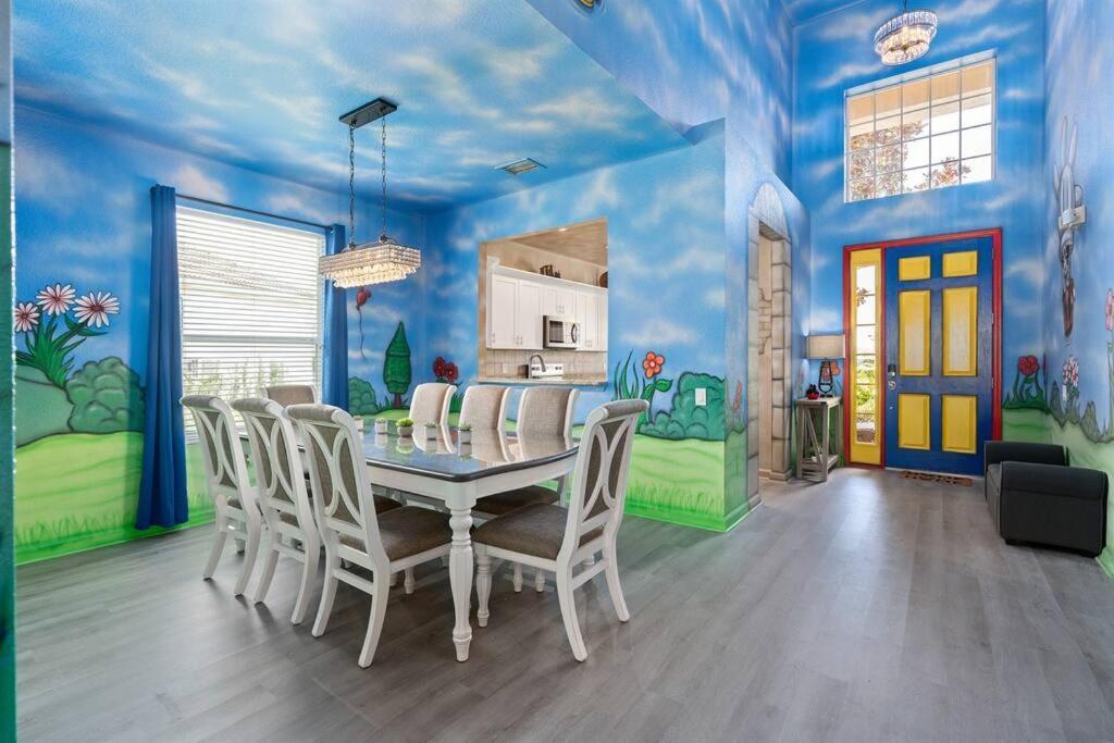 Free Arcade! Themed! South Facing Pool! Holiday home
