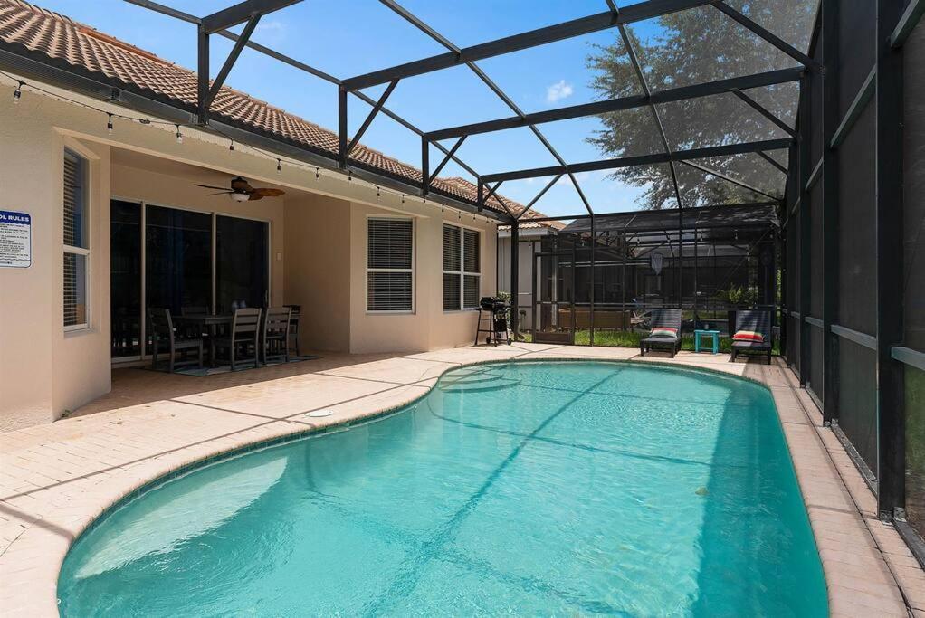 Free Arcade! Themed! South Facing Pool! Holiday home