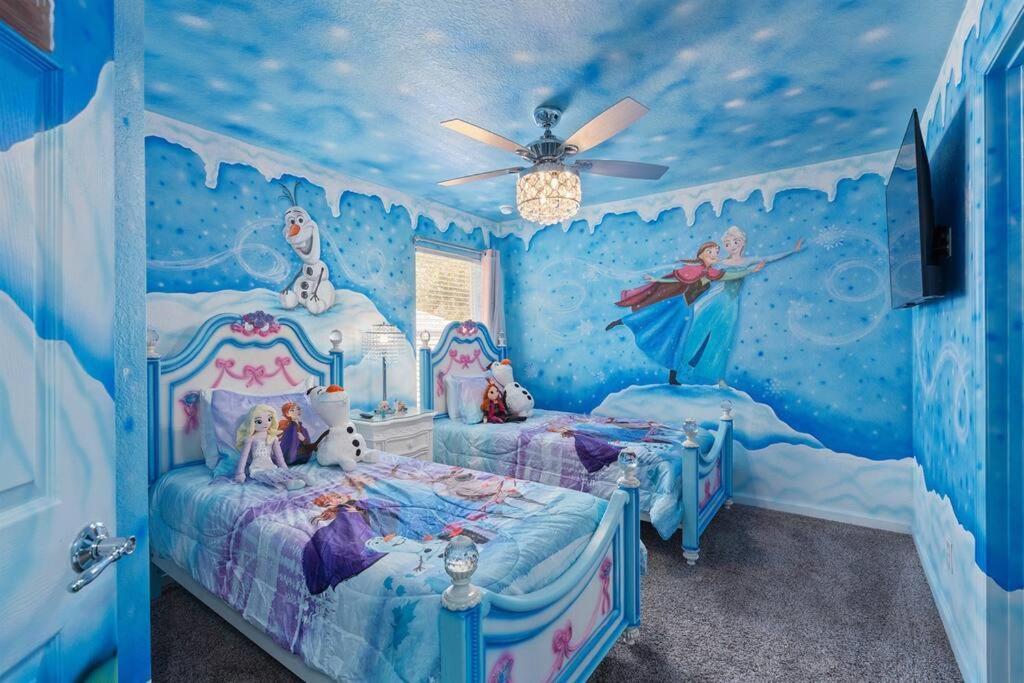 Free Arcade! Themed! South Facing Pool! Holiday home Orlando