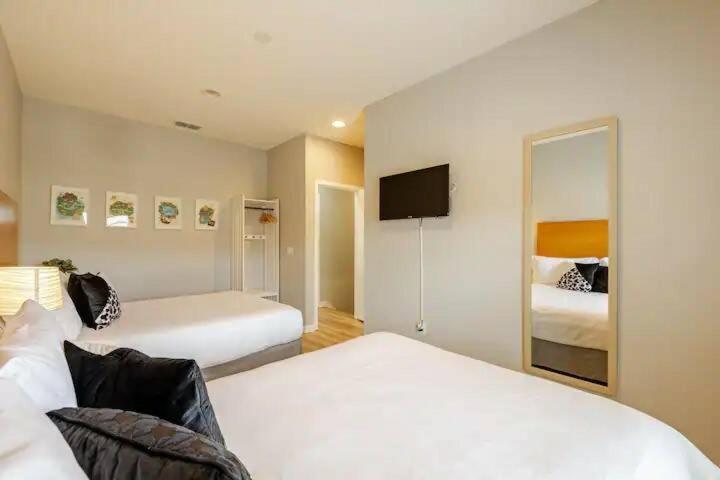 Corvette Getaway - 2 Beds - Jacuzzi - Forest View Holiday home