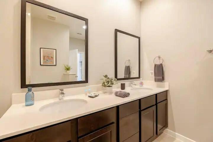 Corvette Getaway - 2 Beds - Jacuzzi - Forest View *