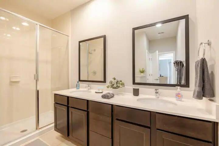 Corvette Getaway - 2 Beds - Jacuzzi - Forest View *