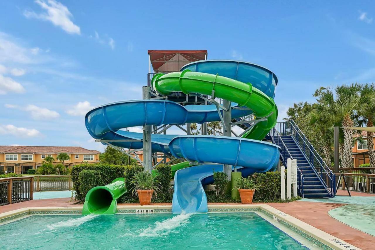 Corvette Getaway - 2 Beds - Jacuzzi - Forest View Orlando