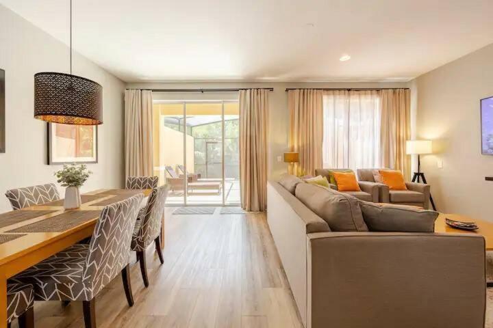 Corvette Getaway - 2 Beds - Jacuzzi - Forest View Orlando