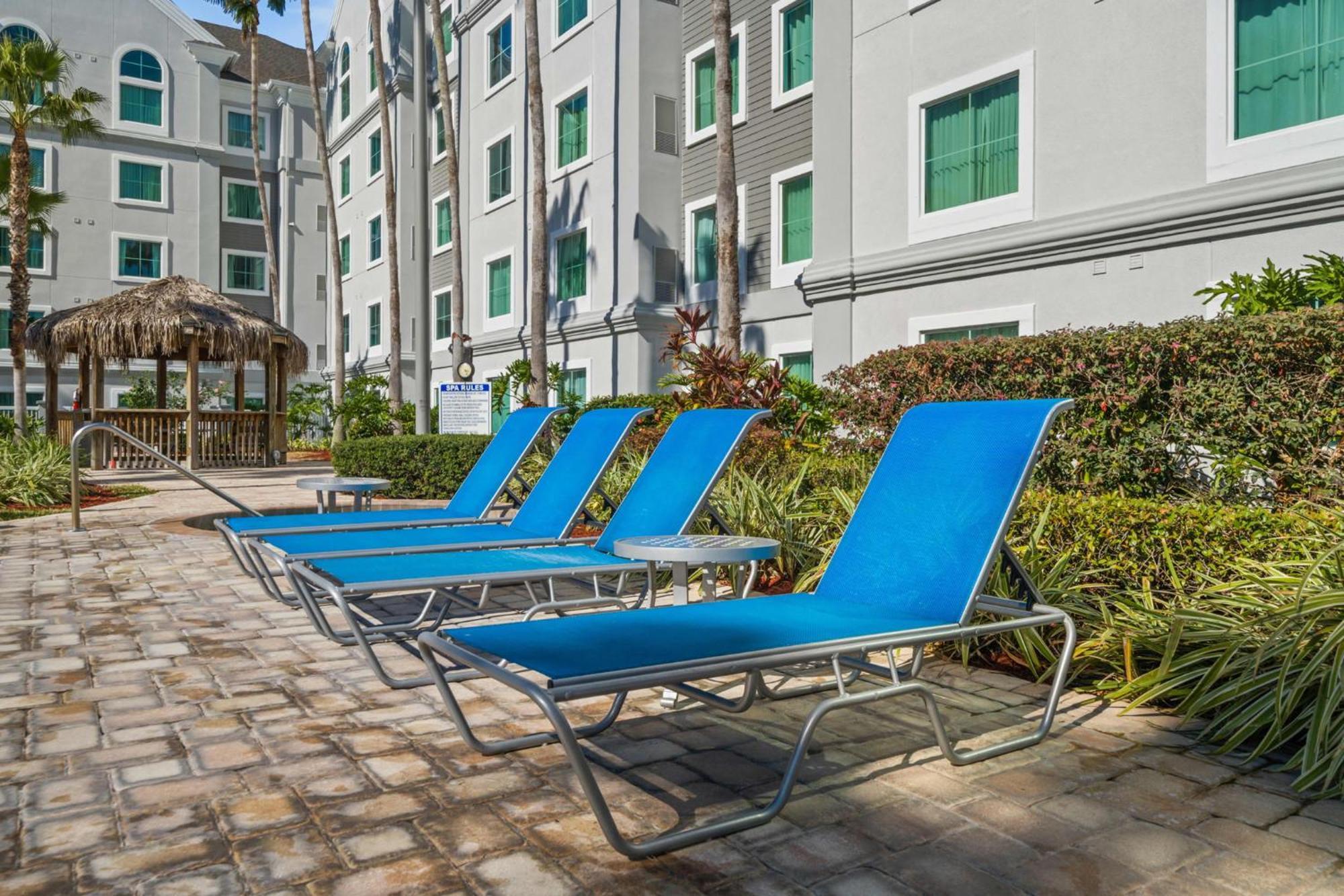 Epic Disney, Universal Shuttle Apartment