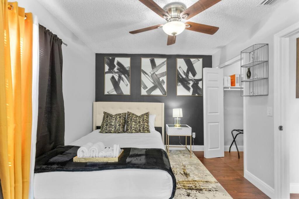 King Bd Charming 2-storey W Privateyard *