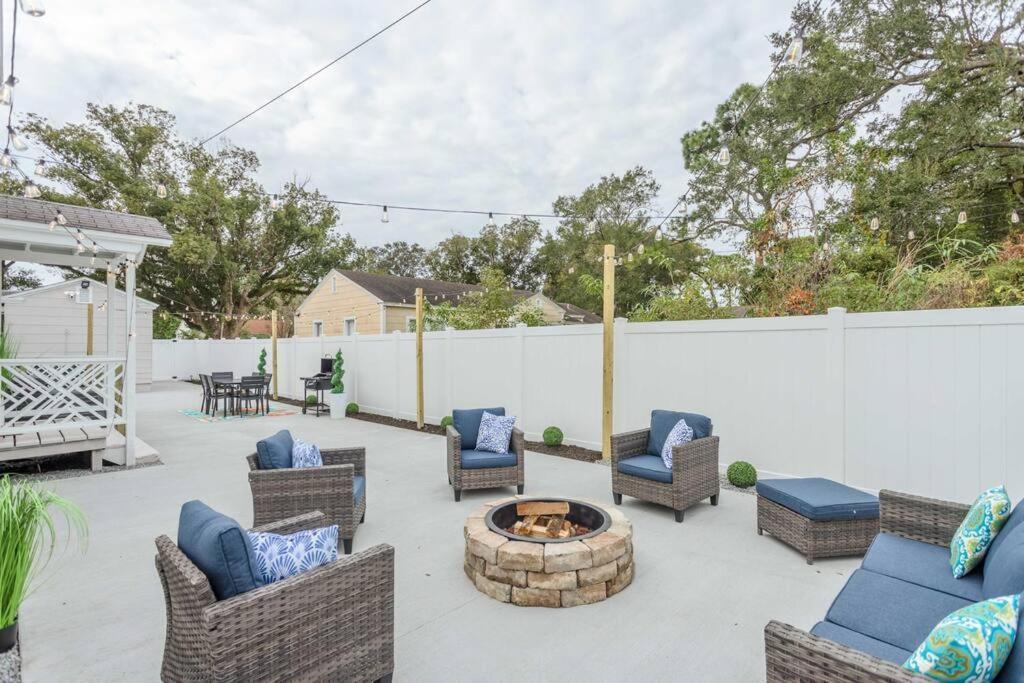 King Bd Charming 2-storey W Privateyard * Orlando