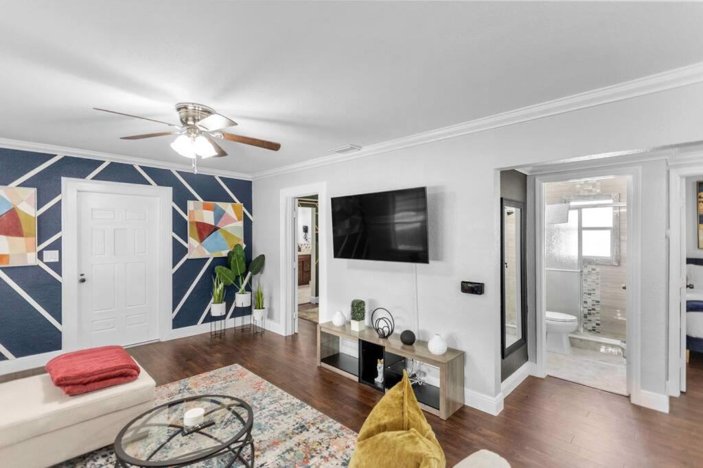 King Bd Charming 2-storey W Privateyard Orlando