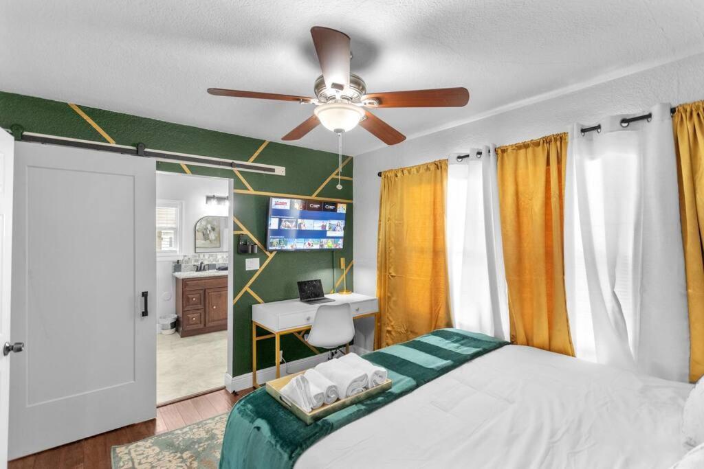 King Bd Charming 2-storey W Privateyard Holiday home *