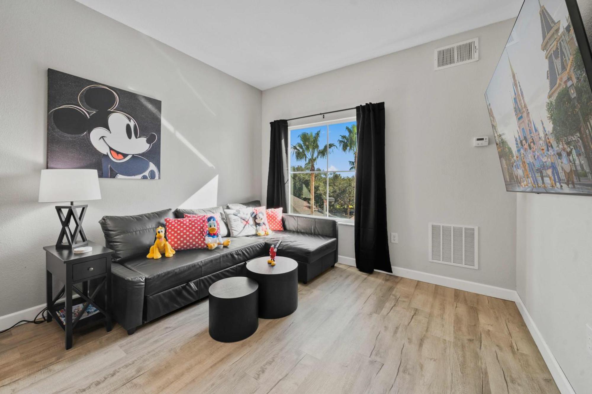 Epic Disney, Universal Shuttle Apartment