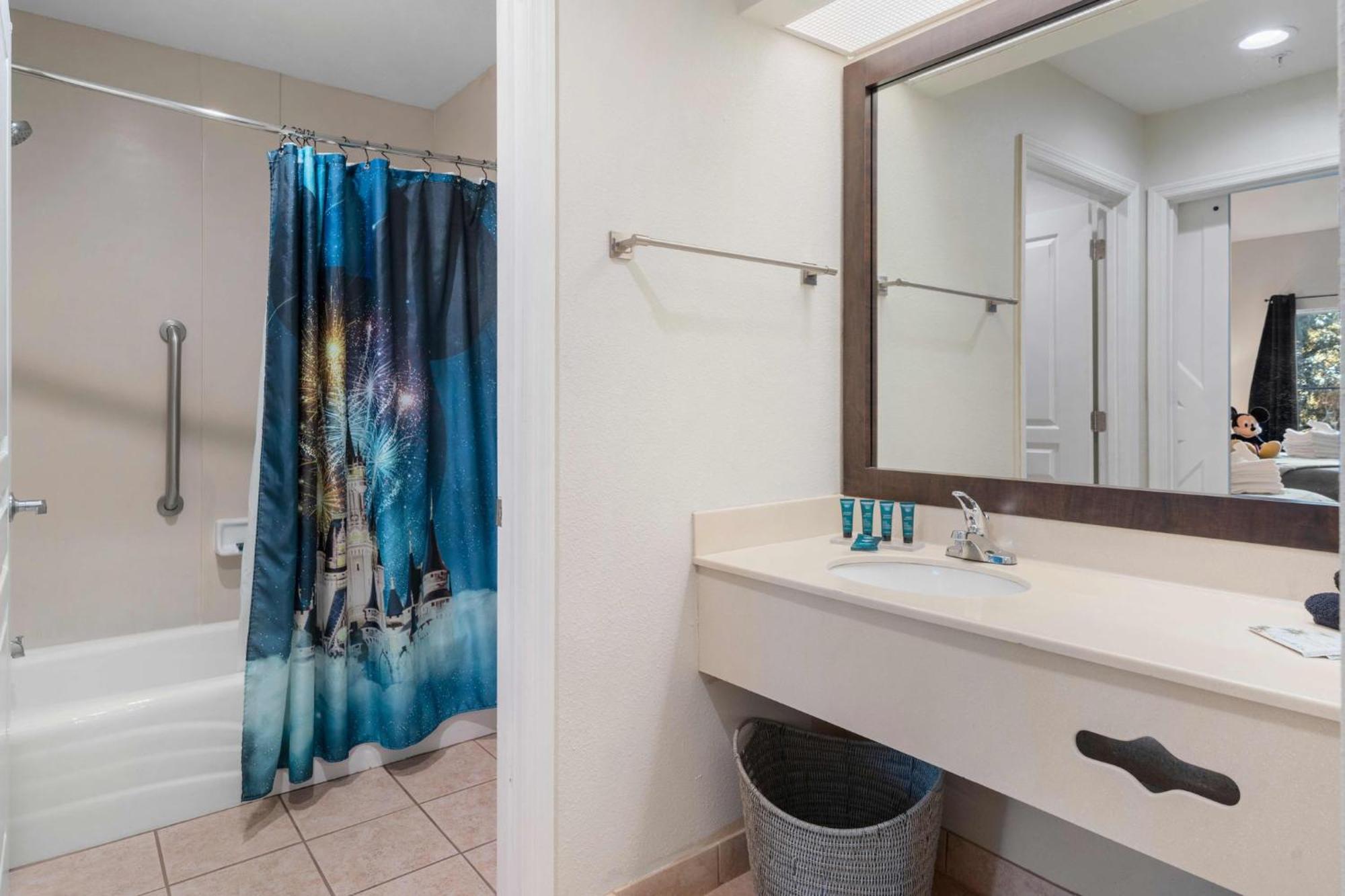 Shuttle King Bed Free Park Apartment