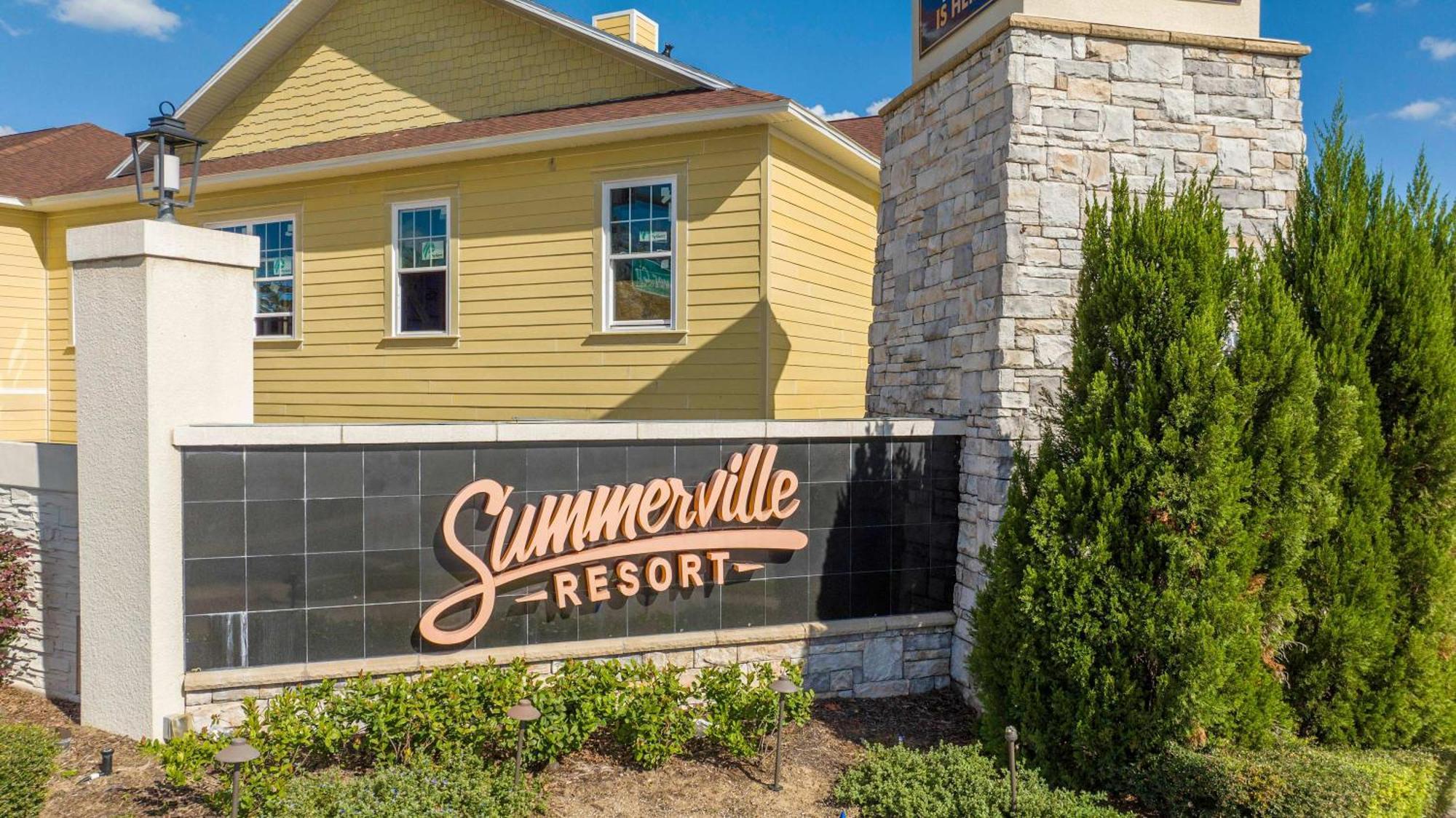 Chic 4 Bedroom At Summerville Minutes From