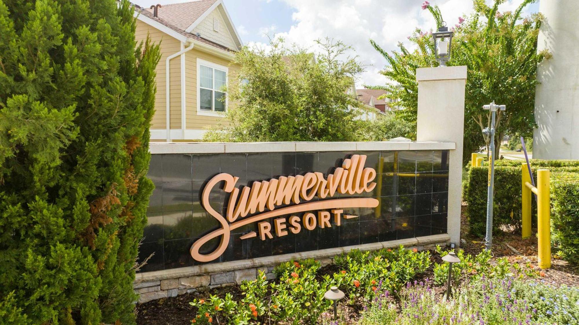 Holiday home Chic 4 Bedroom At Summerville Minutes From *