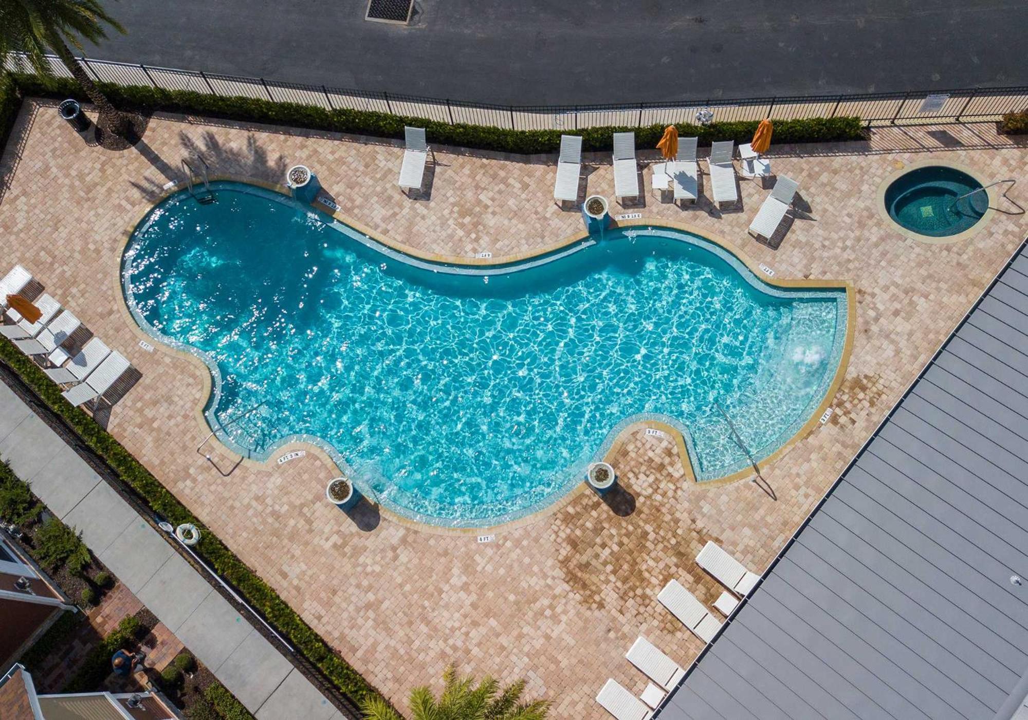 Chic 4 Bedroom At Summerville Minutes From Holiday home