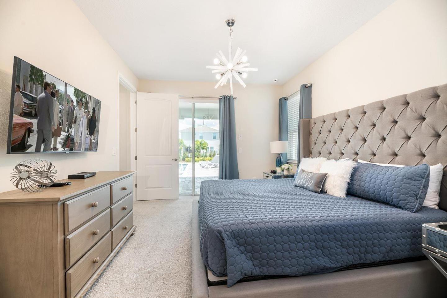Sophisticated 7 Bdrm With Theater At Encore Holiday home Orlando