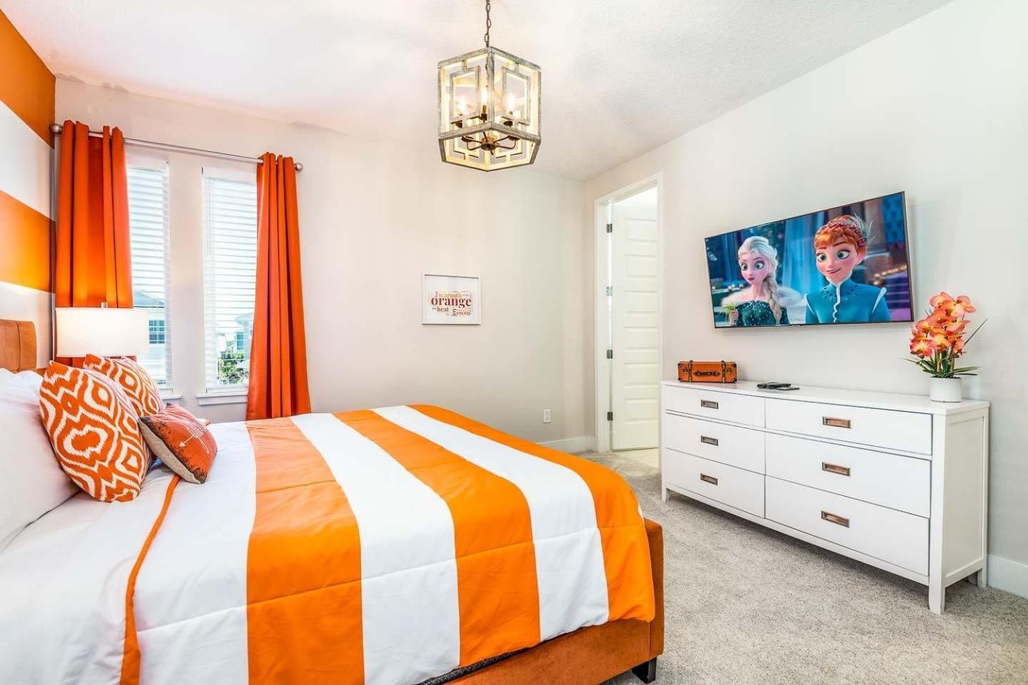 Colorful 8 Bdrm With Theater At Encore Holiday home *