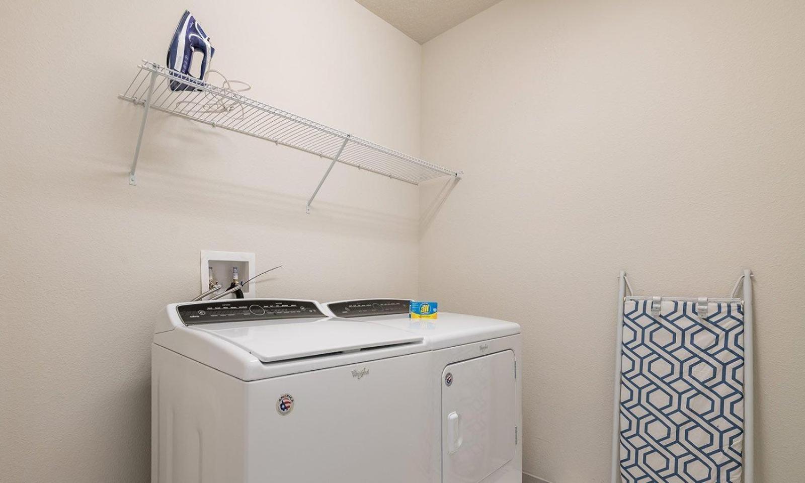Airy 6 Bdrm Abode With Theater In Encore *