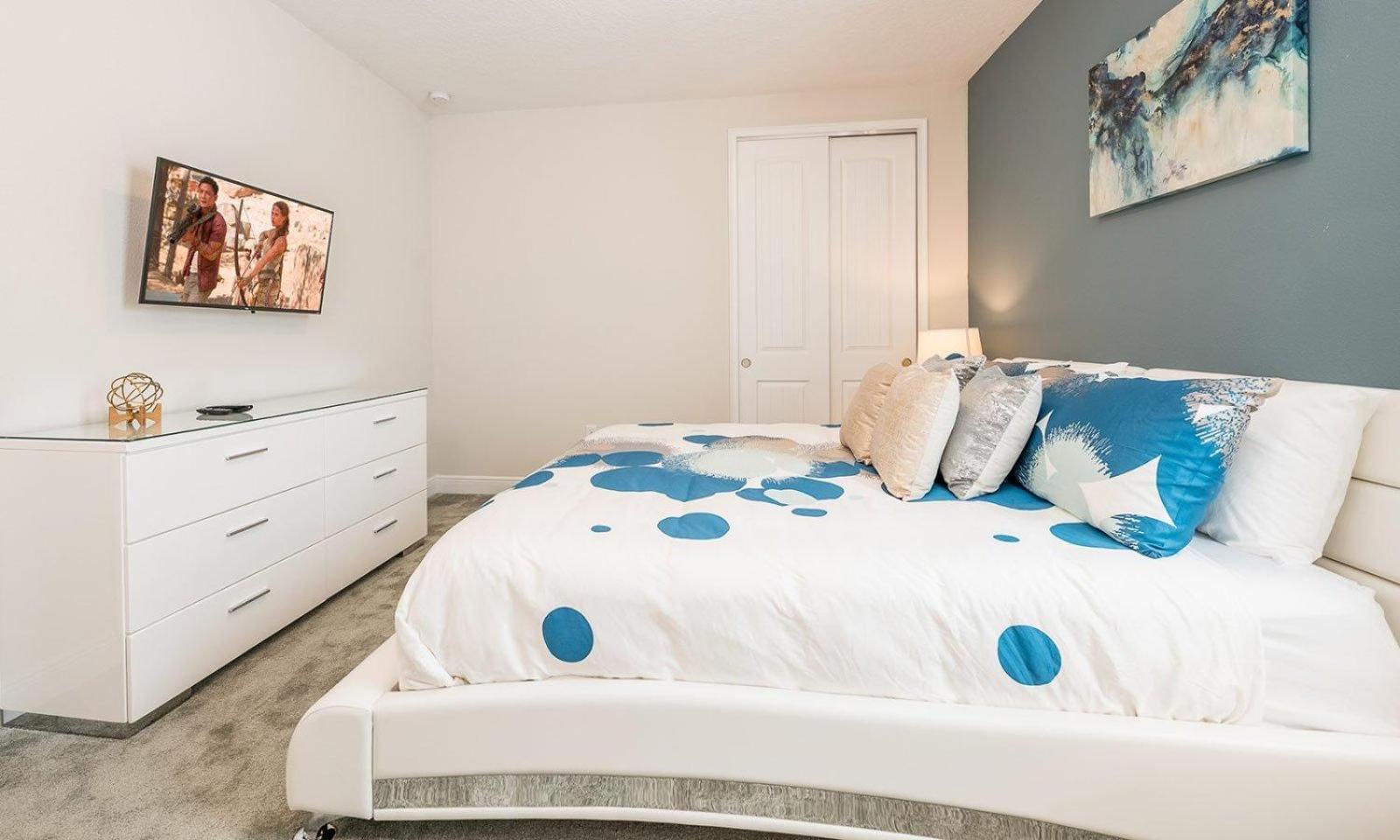 Airy 6 Bdrm Abode With Theater In Encore Holiday home Orlando